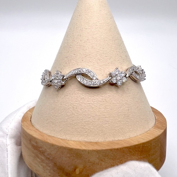 .925 Sterling Silver Clear Cz Flower And Crisscross Design Bracelet - Picture 3 of 14